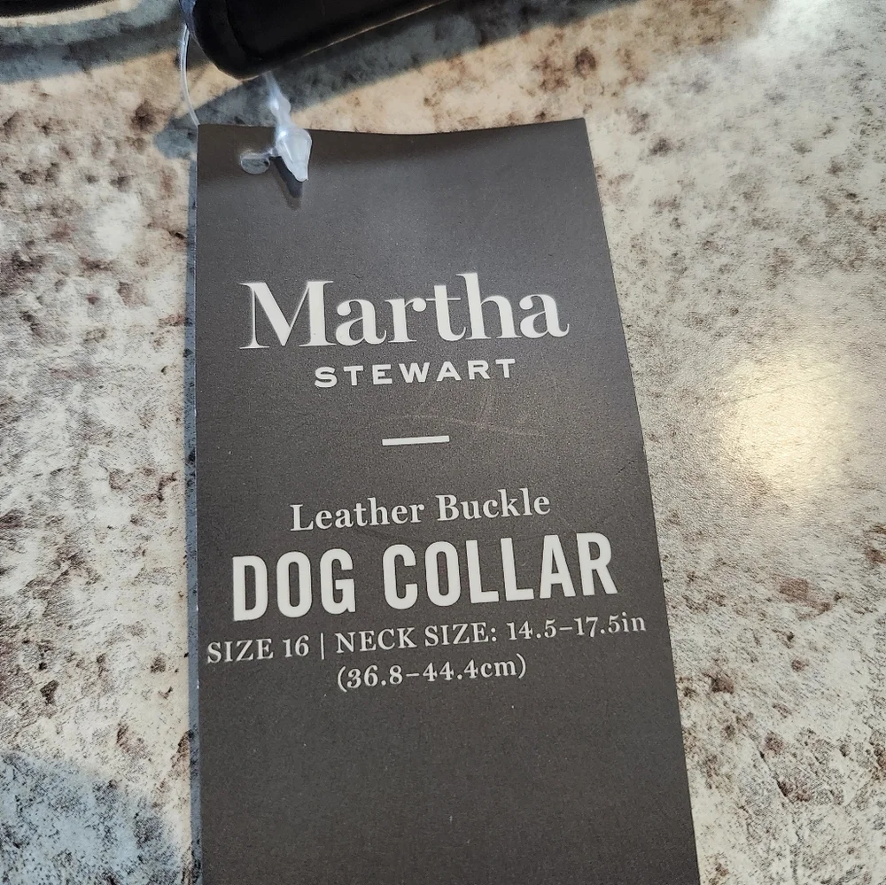 NWT Faux Leather Dog Collar. Marth Stewart . (Size 16).